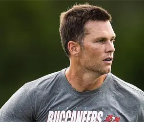 Tom Brady no se retira, confirma el jugador en redes