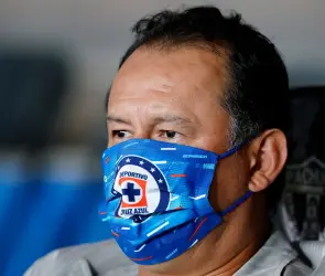 Juan Reynoso, de h&eacute;roe de Cruz Azul a salir por la puerta de atr&aacute;s