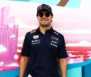 Sergio Checo P&eacute;rez hace buenas pr&aacute;cticas en Bak&uacute;, pero no se f&iacute;a de Ferrari