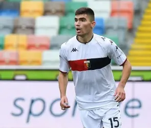 Reportan que Johan V&aacute;squez se mantendr&aacute; en la Serie A, &iquest;fue vendido por el Genoa?