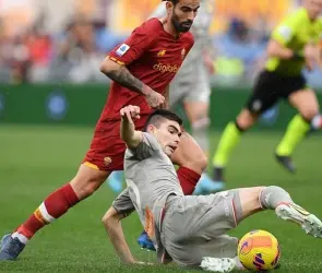 Johan V&aacute;squez supera a defensas de Juventus y Napoli en balones recuperados en Serie A