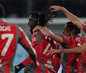 Johan V&aacute;zquez brilla en el triunfo HIST&Oacute;RICO del Cremonese ante la Roma en la Serie A