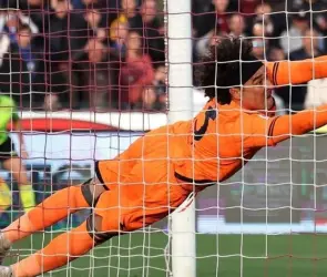 Dedican historieta a Guillermo Ochoa con Salernitana &iexcl;Es un superh&eacute;roe!