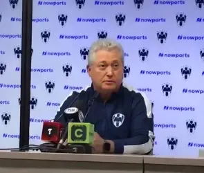 Afici&oacute;n explota contra Vucetich por la eliminaci&oacute;n de Rayados: "El Rey Miedos"