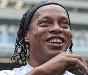 Ronaldinho da su secreto para no llegar crudo a los partidos