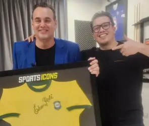 &iquest;Cu&aacute;nto cuesta la playera de Pel&eacute; autografiada que Franco Escamilla le regal&oacute; a David Faitelson?