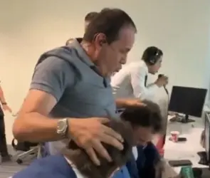 Cuauht&eacute;moc Blanco alburea a Faitelson y La Volpe en plena transmisi&oacute;n