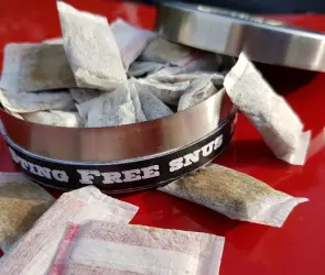 &iquest;Qu&eacute; es el Snus, la &acute;droga&acute; que est&aacute; invadiendo la Premier League?