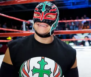 Marvel amenaza a Rey Mysterio por sus trajes de superh&eacute;roes