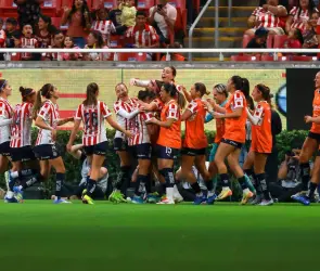 T&eacute;cnico de Chivas Femenil asegura tener las futbolistas m&aacute;s guapas