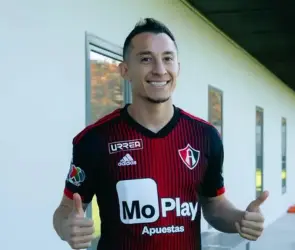 Andr&eacute;s Guardado revela por qu&eacute; no se retir&oacute; en Atlas