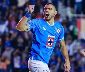 Giorgos Giakoumakis le tira fuerte dardo a Cruz Azul
