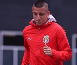En medio de rumores se revela si Piojo Alvarado estar&aacute; en el Pumas vs Chivas