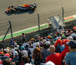 (VIDEOS) Peleas generan caos en el Gran Premio de M&eacute;xico