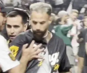 Alex Montiel encara a Marc Crosas en plena Kings League
