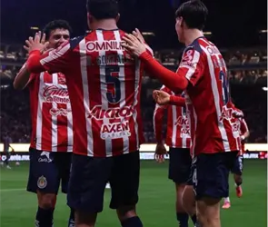 &iquest;Se cans&oacute; de su rol? El referente de Chivas que podr&iacute;a salir del equipo