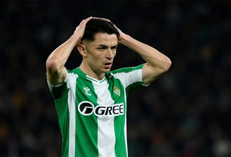 &Aacute;lvaro Fidalgo no se ha ganado un lugar en el 11 del Betis