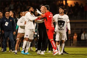 Surgen im&aacute;genes que exhiben el ataque a Keylor Navas en el Pumas-Le&oacute;n
