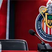 &iexcl;Pol&eacute;mica en Chivas! DT explot&oacute; contra reportera y termin&oacute; disculp&aacute;ndose