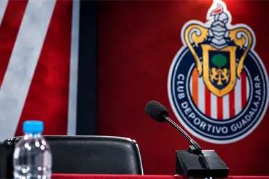 &iexcl;Pol&eacute;mica en Chivas! DT explot&oacute; contra reportera y termin&oacute; disculp&aacute;ndose