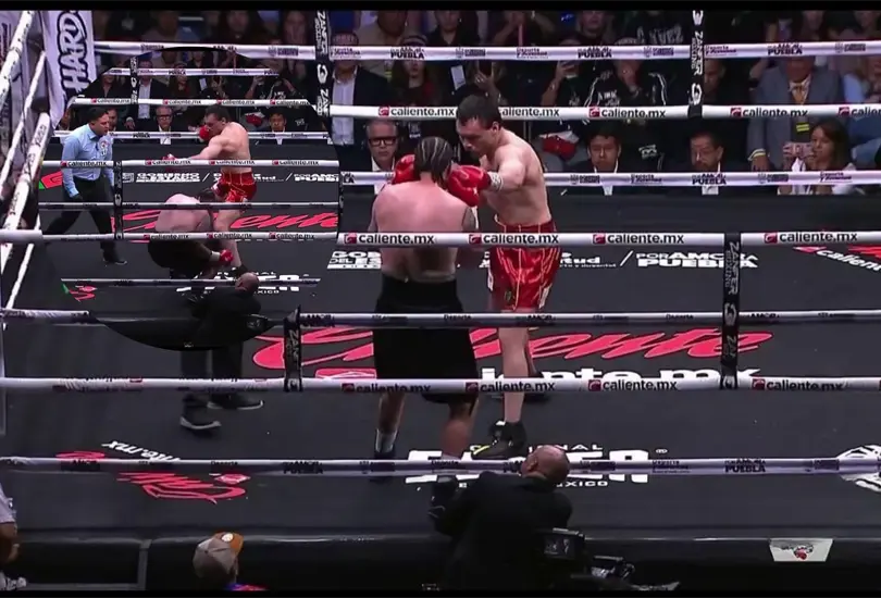 Julio César Chávez Jr. noqueó a Jeison Troncoso en el primer round de su pelea en Puebla. Julio César Chávez Jr. noqueó a Jeison Troncoso en el primer round de su pelea en Puebla.