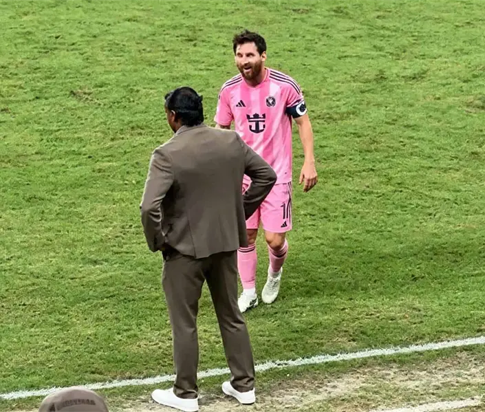 &iquest;Qu&eacute; pas&oacute;? La verdad detr&aacute;s del pol&eacute;mico cara a cara entre Huiqui y Messi