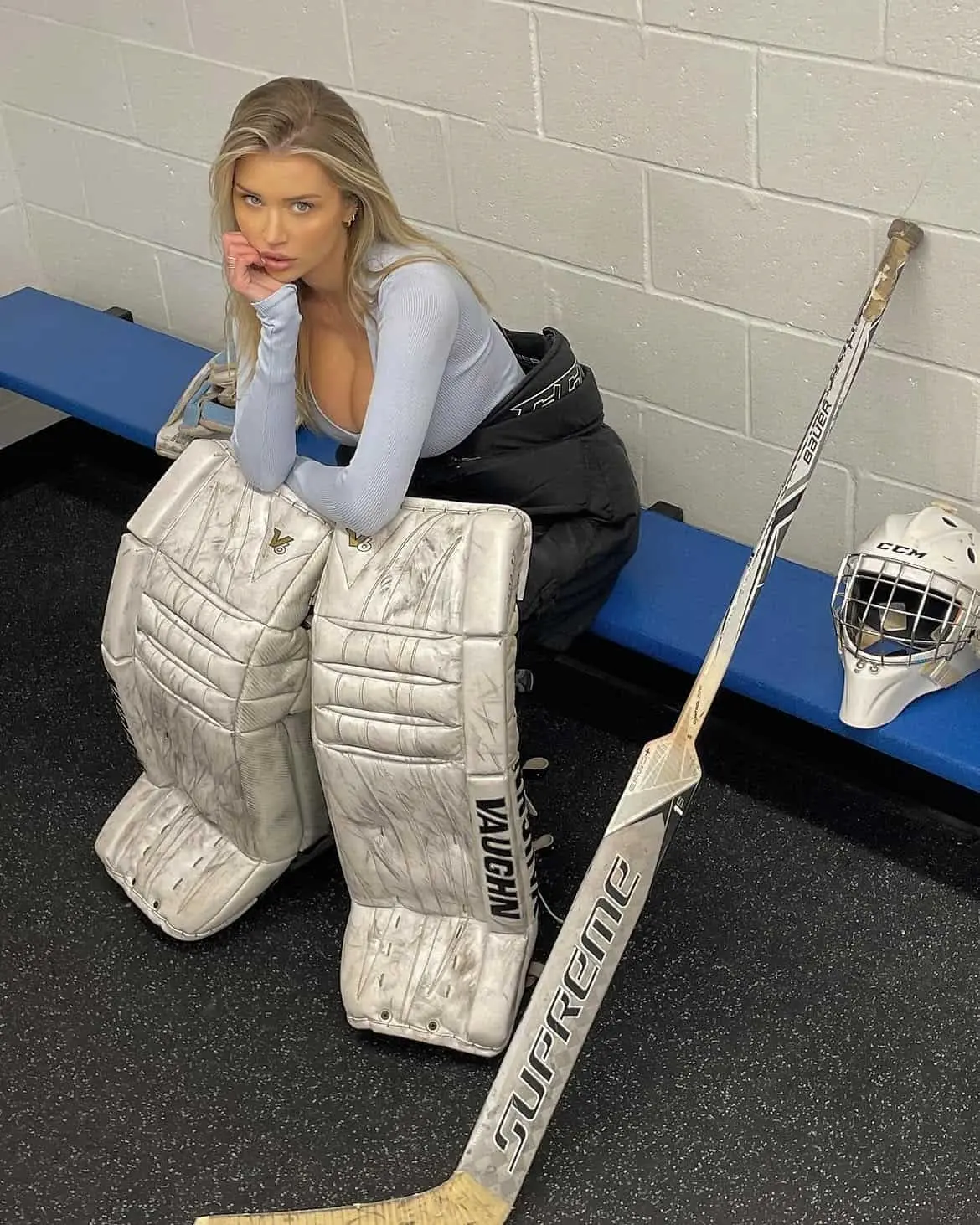 Mikayla Demaiter fue portera de hockey antes de dejar las pistas y comenzar una nueva etapa enfocada en el modelaje y las redes sociales.