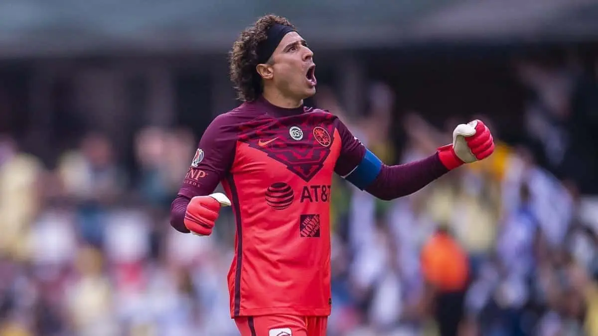  Guillermo Ochoa volvió al América con un sueldo de estrella 