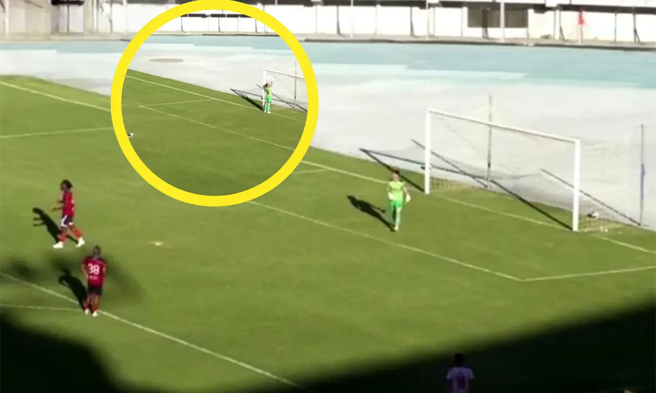  Gustavo Tesonotte se negó a atajar un penal como protesta durante el partido de la Copa Simón Bolívar 