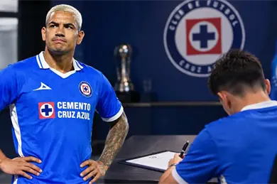 Mientras Fern&aacute;ndez espera, el jugador de Cruz Azul que se gan&oacute; su renovaci&oacute;n
