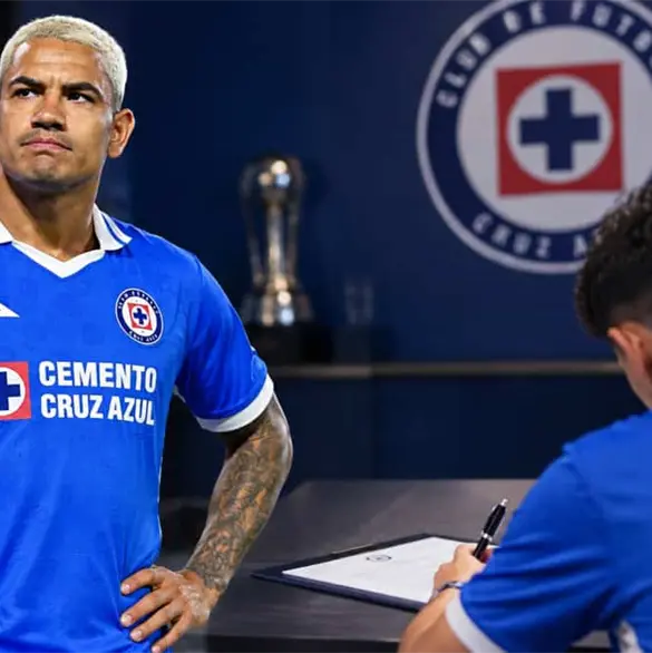 Mientras Fernández espera, el jugador de Cruz Azul que se ganó su renovación Mientras Fernández espera, el jugador de Cruz Azul que se ganó su renovación