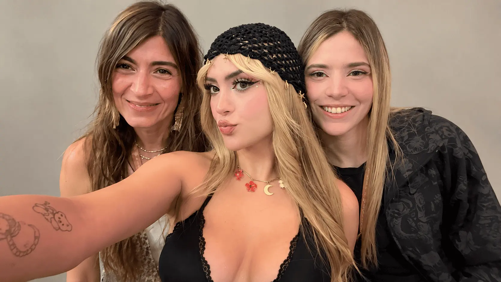 Ari Gameplays compartió una fotografía junto a Rivers durante su noche en el concierto de Karol G. Ari Gameplays compartió una fotografía junto a Rivers durante su noche en el concierto de Karol G.