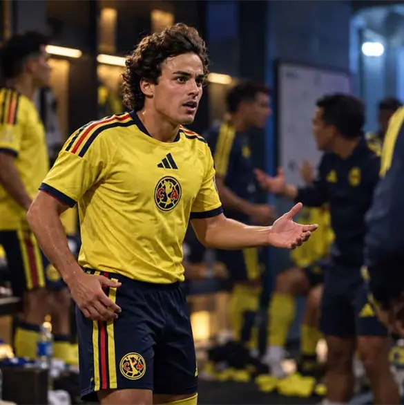 ¿Rompe el vestidor? Captan la primer discusión de Carlos Álvarez en América ¿Rompe el vestidor? Captan la primer discusión de Carlos Álvarez en América