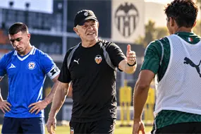 No ser&aacute; Lira, el mexicano que s&iacute; podr&iacute;a ir al Valencia de Aguirre