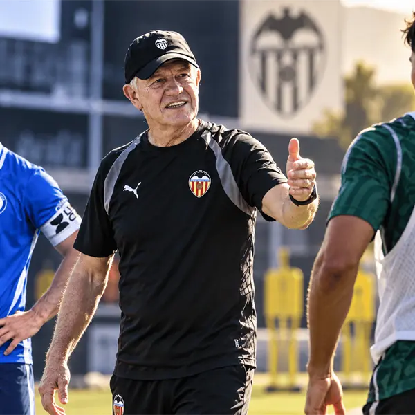 No ser&aacute; Lira, el mexicano que s&iacute; podr&iacute;a ir al Valencia de Aguirre