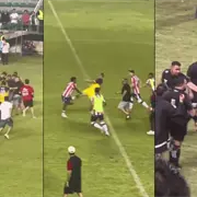 Escandalosa bronca en el Clásico de la Talacha ¡Y César Ramos era el árbitro! Escandalosa bronca en el Clásico de la Talacha ¡Y César Ramos era el árbitro!