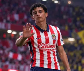 Critican a Richy Ledezma por ignorar a un niño tras el Chivas vs América Critican a Richy Ledezma por ignorar a un niño tras el Chivas vs América