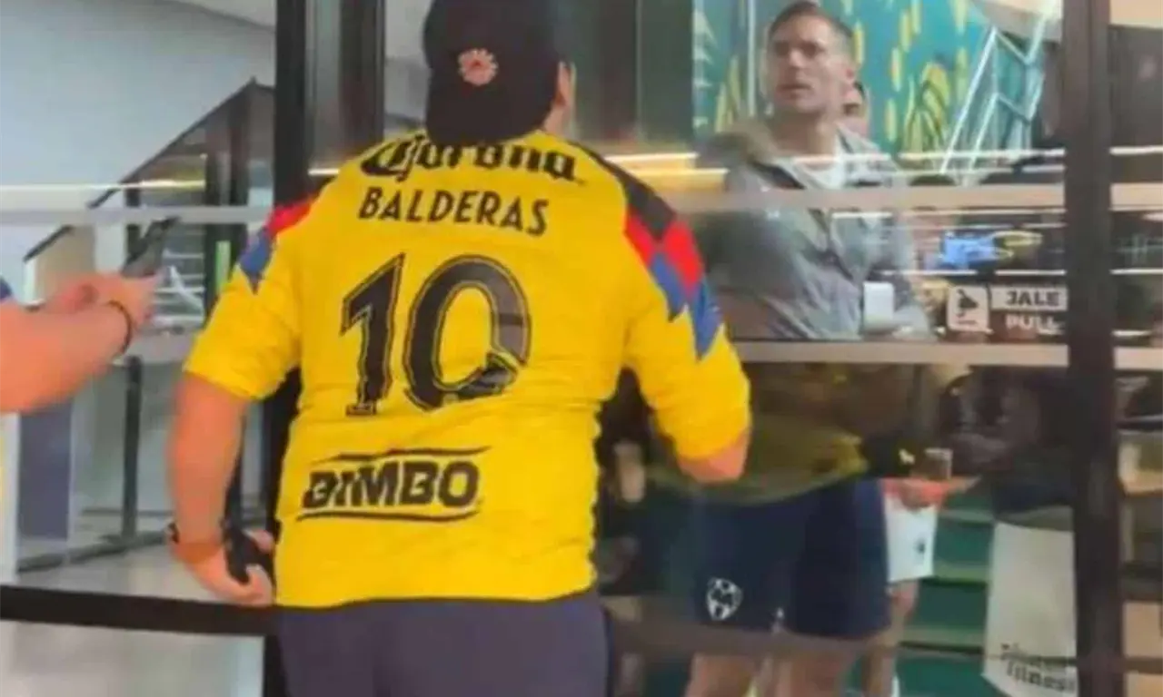  Un aficionado del América fue exhibido en video por su comportamiento contra un integrante de Rayados en una zona VIP del Estadio Banorte. 