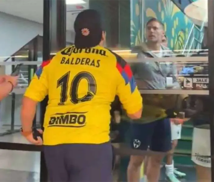 &iexcl;Esc&aacute;ndalo! Aficionado del Am&eacute;rica protagoniza bochornoso episodio contra integrante de Rayados