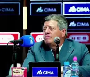 &iexcl;Explota! Herrera encara a periodista y lo cuestiona: "&iquest;Eres entrenador?"