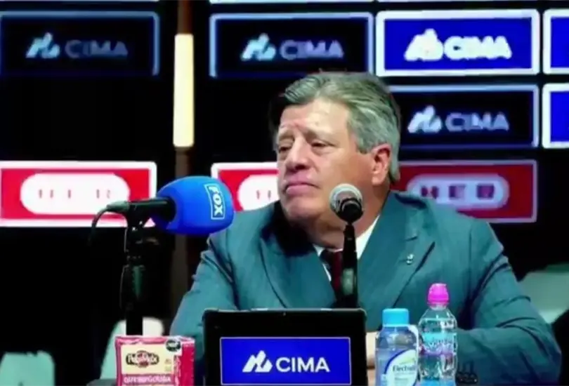 Miguel Herrera discutió con un periodista durante la conferencia posterior a la derrota del Atlante ante Querétaro. Miguel Herrera discutió con un periodista durante la conferencia posterior a la derrota del Atlante ante Querétaro.