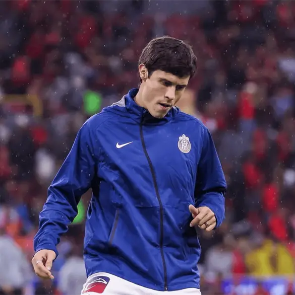 ¡Preocupación en Chivas! Campillo sale y enciende las alarmas ¡Preocupación en Chivas! Campillo sale y enciende las alarmas