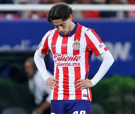 &iquest;Ya se quiere ir? La imagen de Jordan Carrillo que preocupa en Chivas