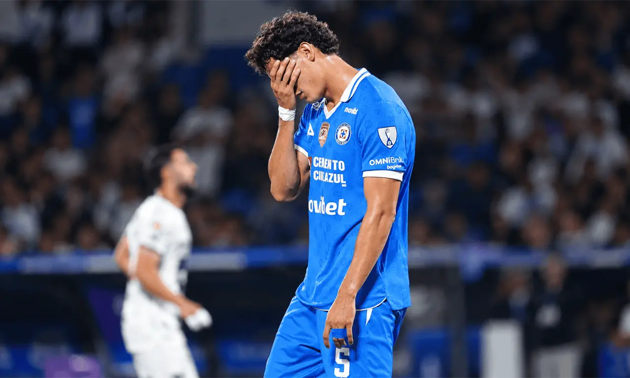  Chiquete Orozco publicó un mensaje tras sus errores en el empate de Cruz Azul ante Pumas y las críticas por su actuación. 