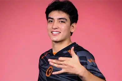 Ni bien cumplió 18 y Gilberto Mora luce nuevos patrocinadores Ni bien cumplió 18 y Gilberto Mora luce nuevos patrocinadores