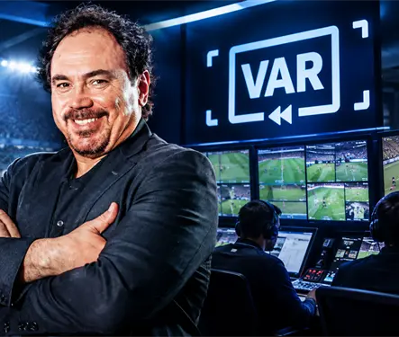 &iquest;Soluci&oacute;n a las pol&eacute;micas? Hugo S&aacute;nchez levanta la mano para el VAR