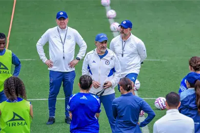 Potro Guti&eacute;rrez y la pol&eacute;mica que lo tiene con un pie fuera de Cruz Azul Femenil