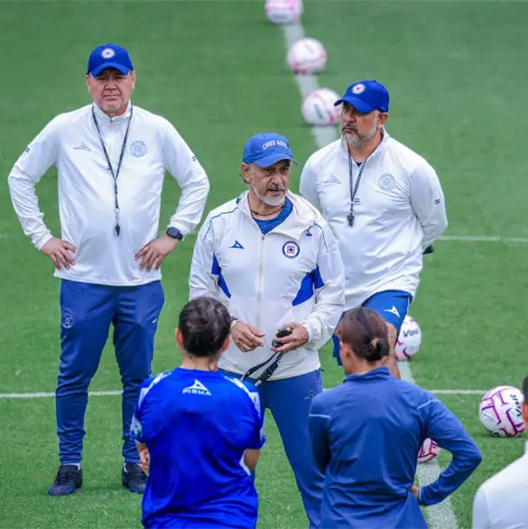 Potro Guti&eacute;rrez y la pol&eacute;mica que lo tiene con un pie fuera de Cruz Azul Femenil