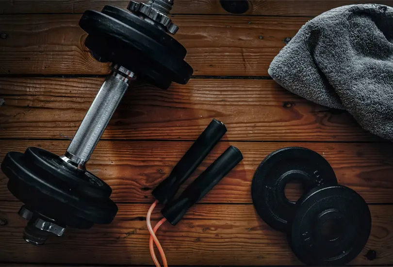 &iquest;Qu&eacute; necesitas para empezar a entrenar en casa o gimnasio? La lista b&aacute;sica sin gastar de m&aacute;s