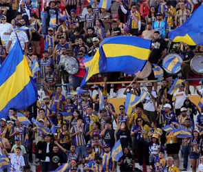 Aficionada agrede en el Cl&aacute;sico de la 57 y se hace viral en redes